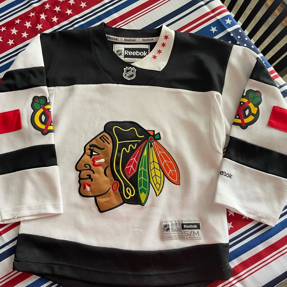 Chicago Blackhawk Reebok Kids Black and White Hockey Jersey. Youth S/M.
